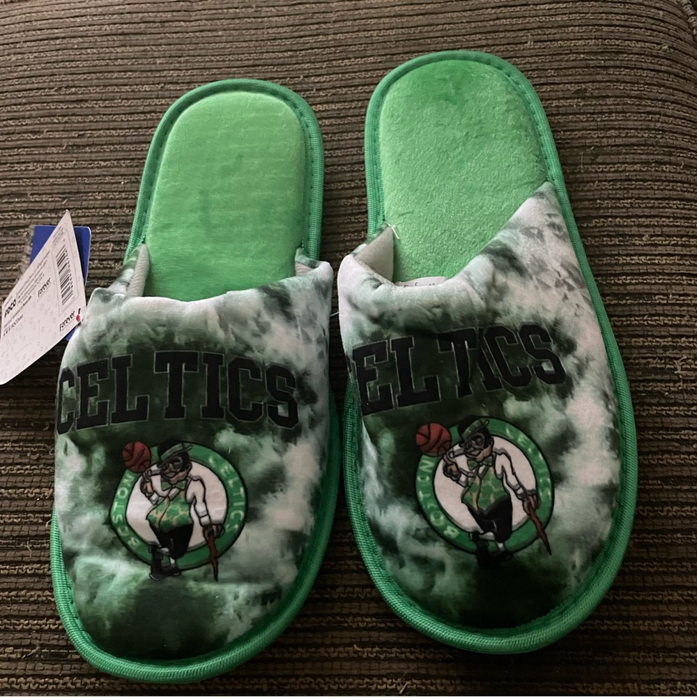 NWT  NBA Mens Slip-on Celtics Slippers XL